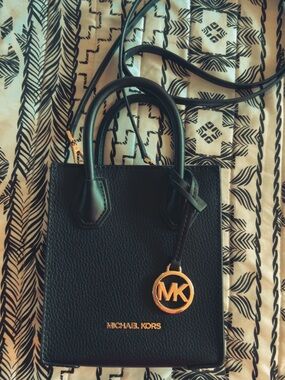 Michael Kors Structured Black Pebbled Leather w/Gold Hardware.